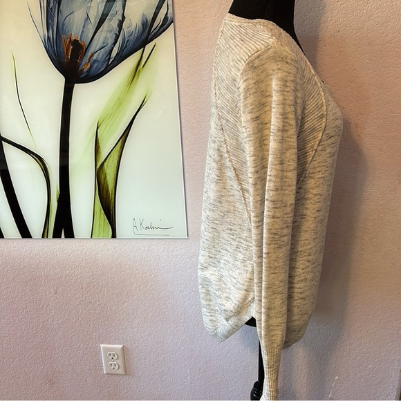 Women’s sweater size small - Picture 2 of 5